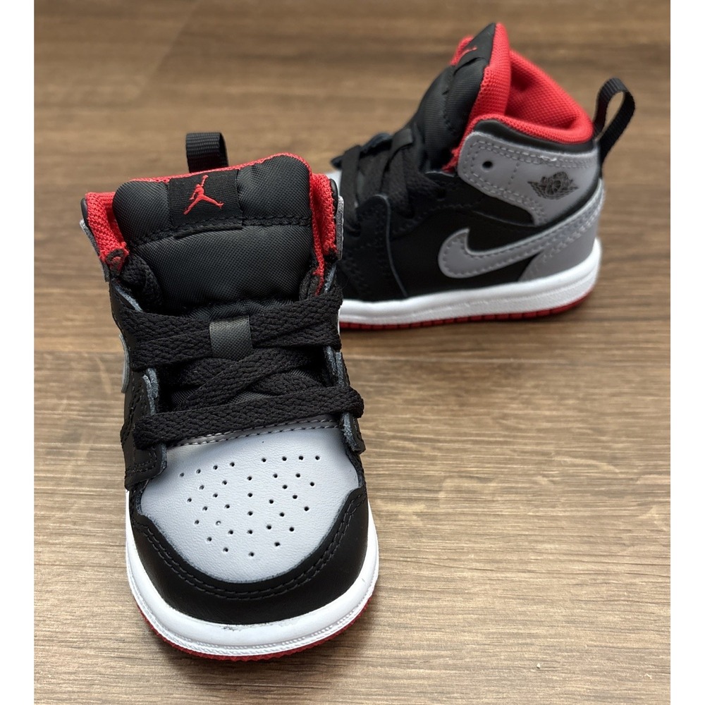 Kids Toddlers Nike Air Jordan 1 size 4c Gray Swoosh Red Black and White